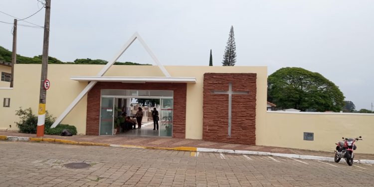 Muro externo, calçadas internas e portões ganharam nova pintura, informa administração do espaço