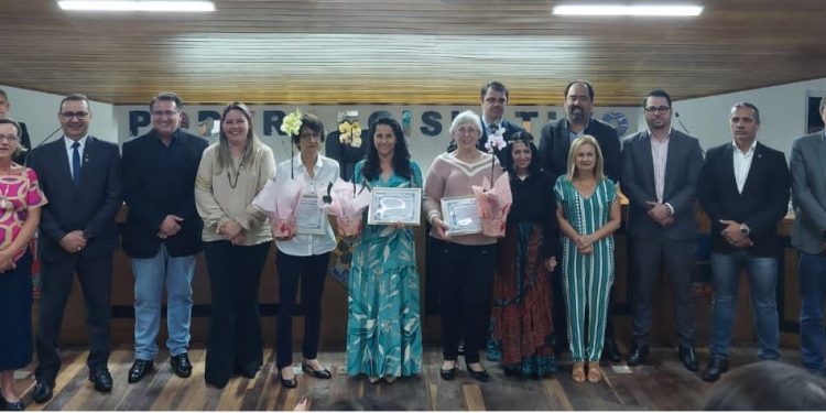 SESSÃO ORDINÁRIA TEVE ENTREGA DO PRÊMIO “PROFESSOR DESTAQUE”