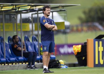 Diniz define Brasil para enfrentar Argentina com trocas na lateral e no ataque