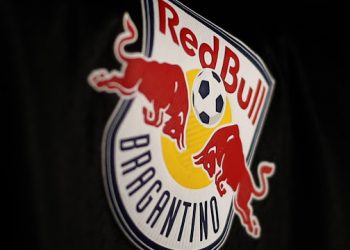 Golaço de Helinho coloca Bragantino na cola de Palmeiras e Botafogo