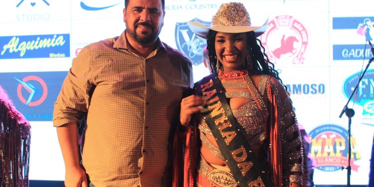 CULTURA – Mayara Eiras é eleita a rainha da Emapa 2023