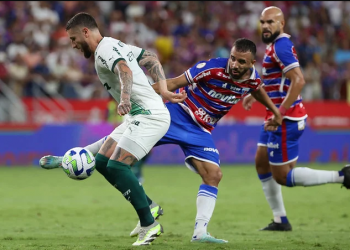 Palmeiras busca empate com o Fortaleza com um a menos e mantém liderança do Brasileirão