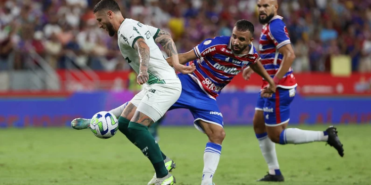 Palmeiras busca empate com o Fortaleza com um a menos e mantém liderança do Brasileirão