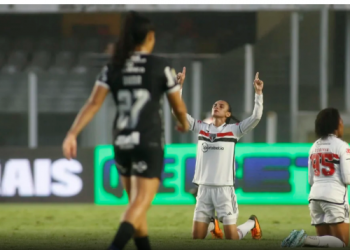 São Paulo vence o Corinthians e sai na frente na final do Paulistão Feminino