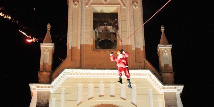 CULTURA – Vila de Natal e Papai Noel de tirolesa são atrações do Natal Cultural