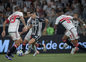 São Paulo perde do Atlético-MG e título do Brasileirão será definido na última rodada