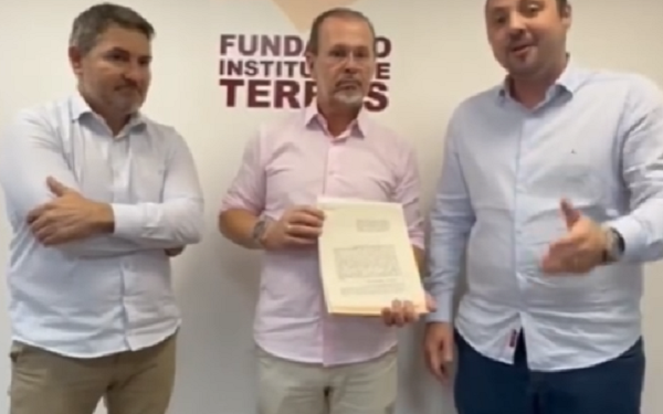 PREFEITO ASSINA CONVÊNIO COM ITESP PARA REGULARIZAÇÃO FUNDIÁRIA DE CINCO BAIRROS EM ARANDU