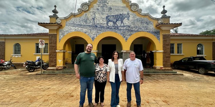 ETEC “Professor Edson Galvão” de Itapetininga recebe a visita da deputada federal Simone Marquetto