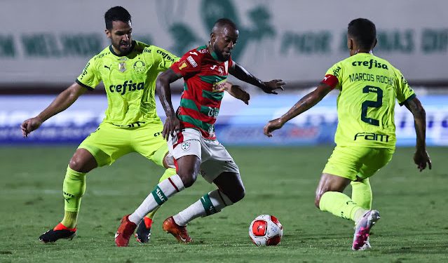 Em jogo horroroso no Canindé, Palmeiras bate Portuguesa e agora tem a melhor campanha