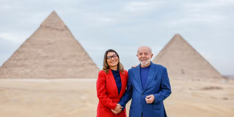 Em dia de folga no Egito, Lula e Janja visitam as pirâmides e a esfinge