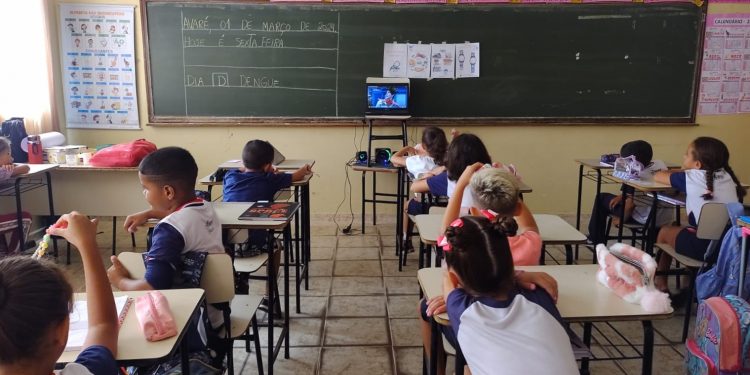 EDUCAÇÃO  Escolas municipais participam do Dia D de combate à dengue