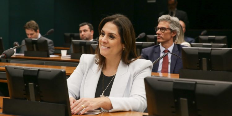 Investimento de mais de R$ 42 milhões na saúde é uma das prioridades da deputada federal Simone Marquetto em Brasília