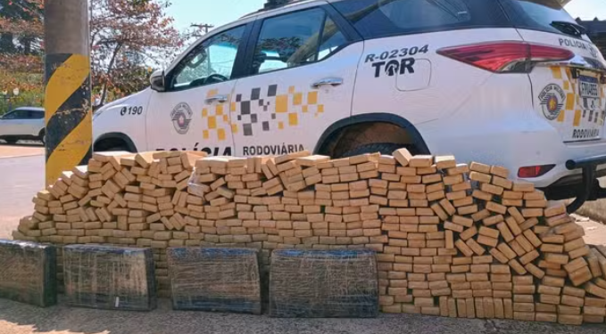 POLÍCIA RODOVIÁRIA APREENDE MAIS DE MEIA TONELADA DE MACONHA