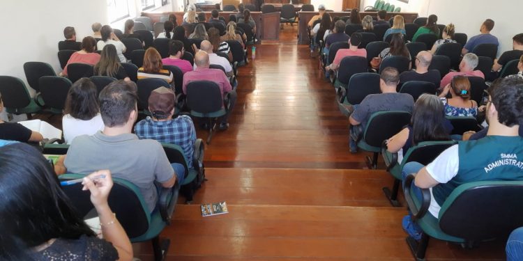 ADMINISTRAÇÃO –  Servidores participam de treinamento sobre plataforma digital que substitui papel