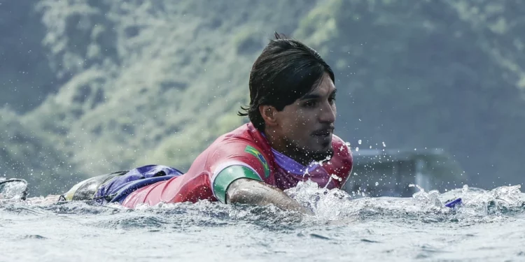 Olimpíada Paris 2024: Medina sofre com poucas ondas e é eliminado na semi do surfe