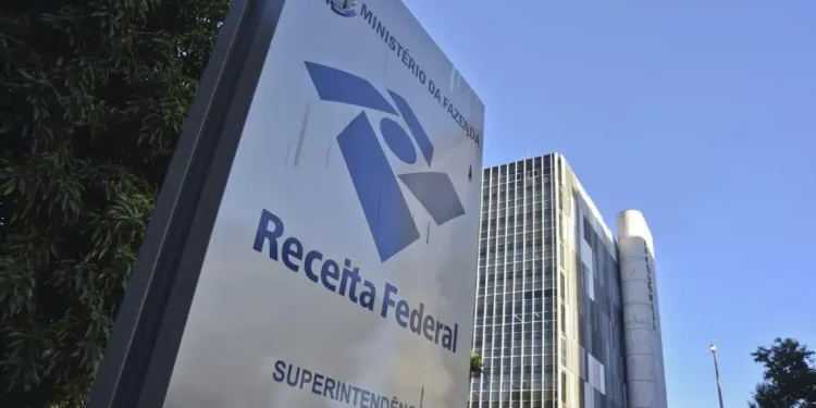 Receita Federal anuncia concurso 2024 com salários muito atrativos