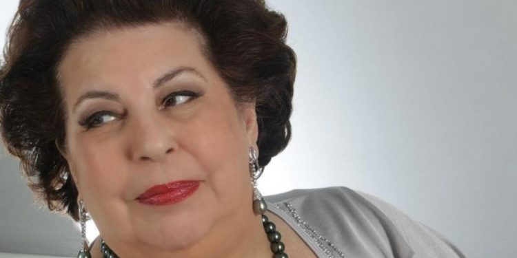 Nana Caymmi completa 44 dias internada em hospital do Rio