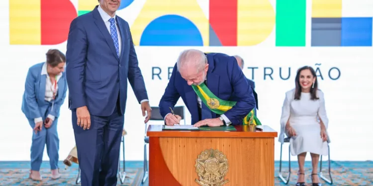 NOVO feriado decretado para novembro; Brasileiros ficam em festa no dia 18 e 19!