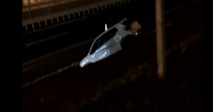 VEÍCULO RODA NA PISTA APÓS COLIDIR COM CAMINHÃO NA SP-255 EM AVARÉ;