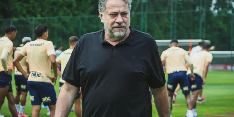 Presidente do São Paulo se reúne com Zubeldía no CT e alinha metas para reta final do Brasileiro