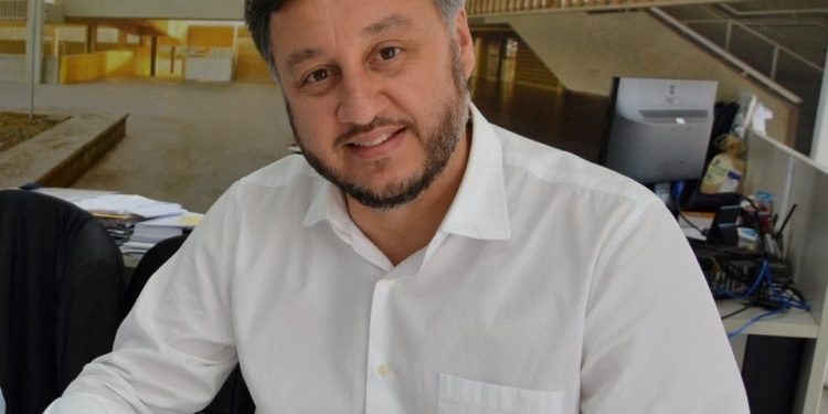 Botucatu: Em meio às eleições municipais, Botucatu ganha um deputado federal. João Cury assumirá vaga em Brasília com a vitória de Mourão em Praia Grande