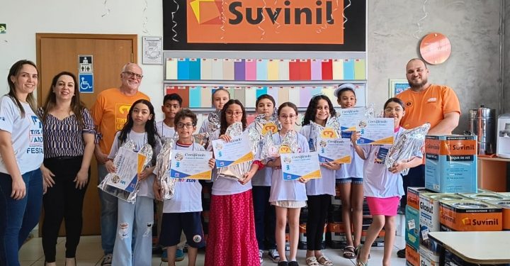 Alunos de escolas municipais vencem concurso de desenhos da Tintas Pig