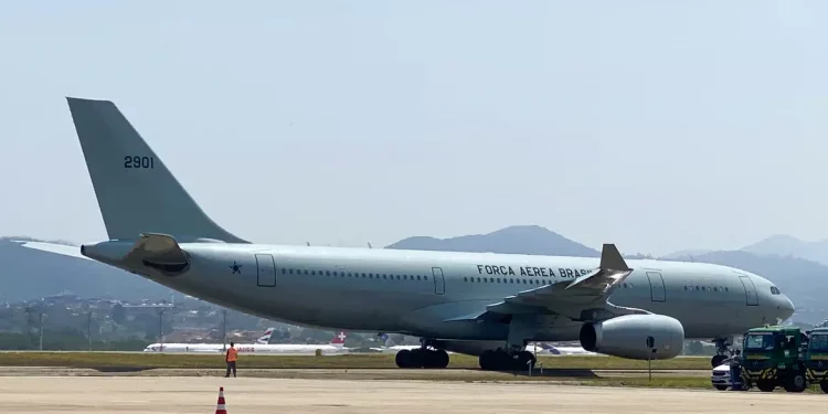 Segundo voo da Operação Cedro chega a São Paulo