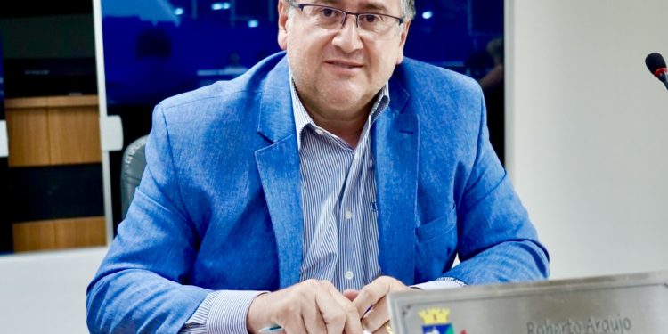 Compromisso de campanha concretizado: Roberto Araujo iniciará sua gestão com Vale-Alimentação de R$ 1.000,00 para funcionários da Prefeitura
