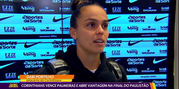 Jaqueline, atacante do Corinthians, bate em veículo e atropela pedestre em SP