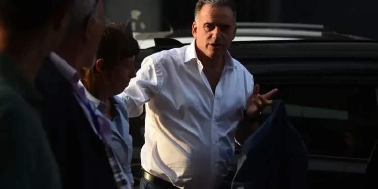 Quem é o esquerdista Yamandú Orsi, eleito presidente do Uruguai