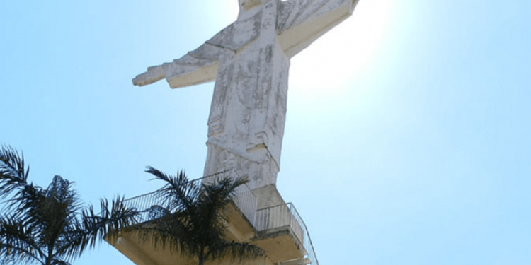 MULHER SOFRE QUEDA DE 6 METROS NO CRISTO REDENTOR DE AVARÉ
