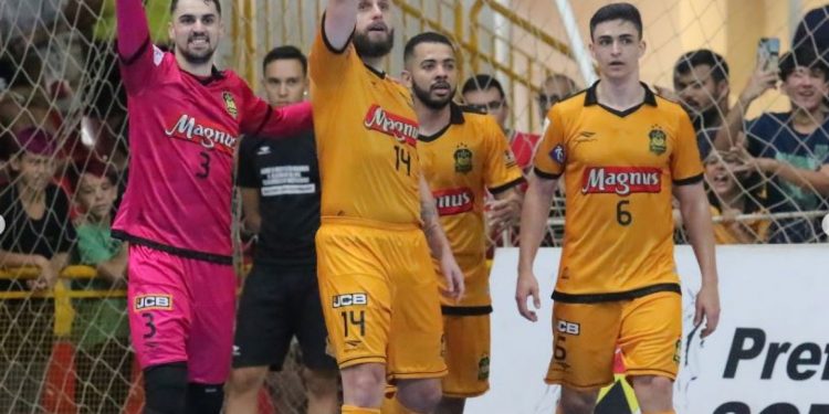 Magnus goleia o Corinthians no jogo de ida da semifinal do Paulista