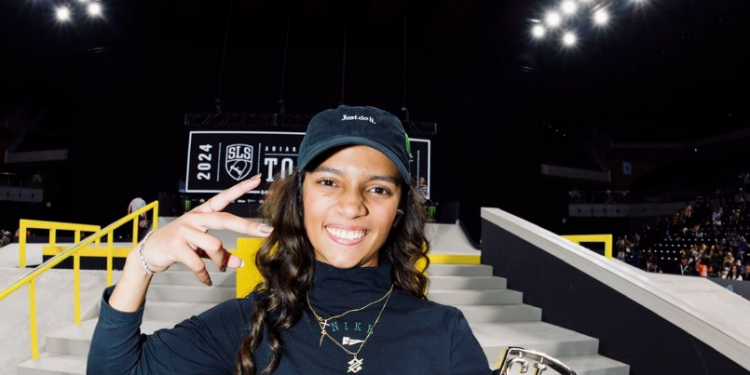 Rayssa vira na última volta e fatura etapa de Tóquio da Liga Mundial