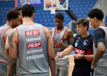 BASQUETE –  ‘Precisamos corrigir’, diz Helinho após derrota na prorrogação