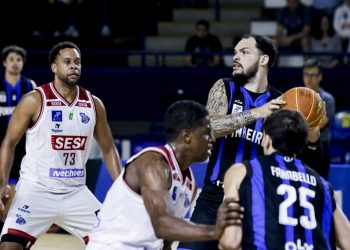 Em noite de homenagem, Pinheiros derrota a tricampeã Franca pelo NBB
