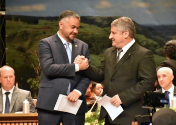 Botucatu: Fábio Leite e André Spadaro tomam posse como prefeito e vice