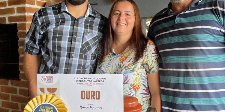 Conheça o porungo de Angatuba, ouro no Mundial do Queijo, vendido à moda antiga