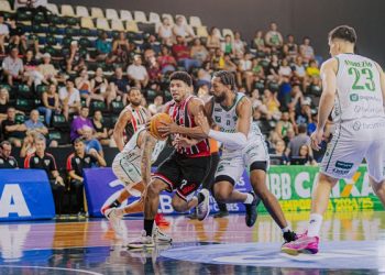 Bauru vira no fim e vence o São Paulo em jogo eletrizante do NBB