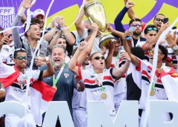 São Paulo vira sobre o Corinthians e é pentacampeão da Copinha