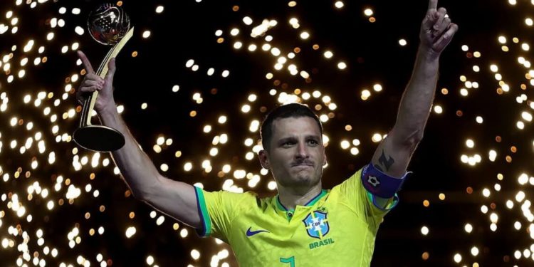 Capitão da Seleção Brasileira é eleito melhor do mundo no futsal