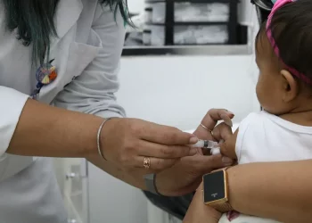 Sem gotinha: entenda como fica novo esquema vacinal contra a pólio