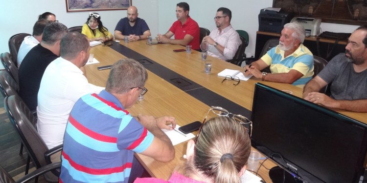 REPRESENTANTES DA PREFEITURA DE AVARÉ SE REÚNEM COM VEREADORES PARA TRATAR DA REAL SITUAÇÃO DO MUNICÍPIO