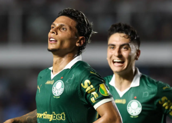 Palmeiras vence o Santos de virada na Vila Belmir