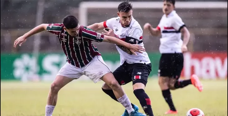 São Paulo vence nos pênaltis, elimina o Fluminense e vai às quartas da Copinha