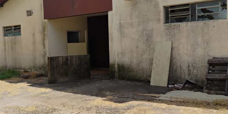 VEREADOR COBRA SOLUÇÕES PARA O ESTADO DE ABANDONO DO CSU EM AVARÉ