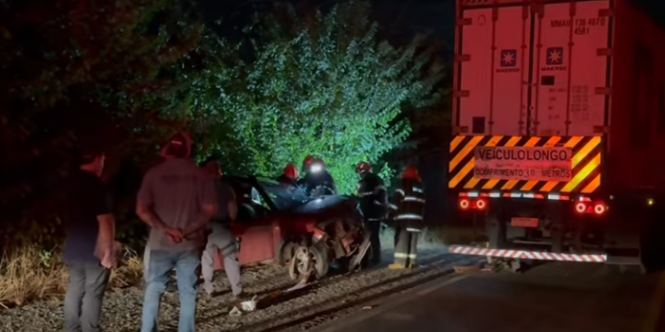 MOTORISTA MORRE APÓS COLISÃO COM CARRETA EM ESTRADA DE AVARÉ