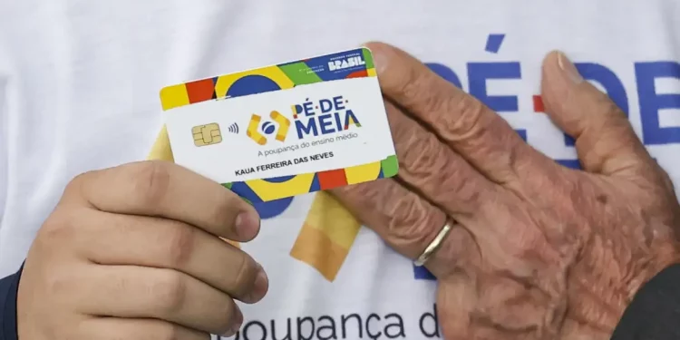 Governo faz acordo para incluir Pé-de-Meia e Vale Gás no orçamento