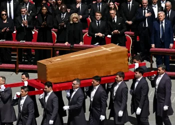Corpo de papa Francisco é sepultado na Basílica de Santa Maria Maior