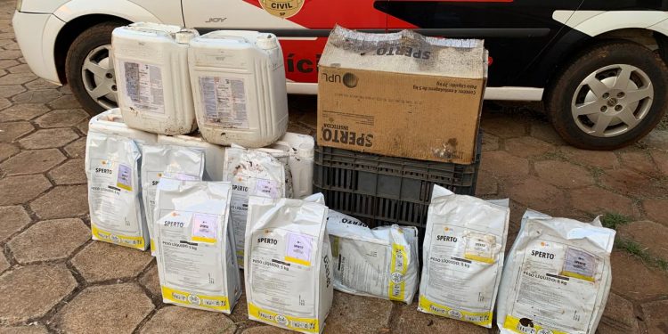Polícia Civil apreende agrotóxicos abandonados em área rural de Arandu