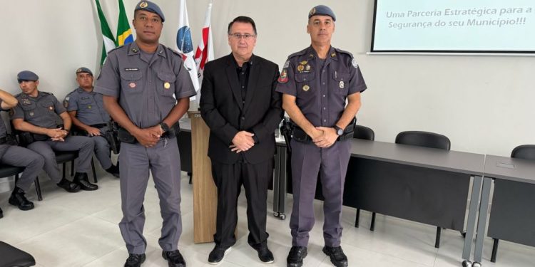 PREFEITOS DA REGIÃO REÚNEM-SE COM POLÍCIA MILITAR PARA DEBATER SEGURANÇA PÚBLICA EM AVARÉ